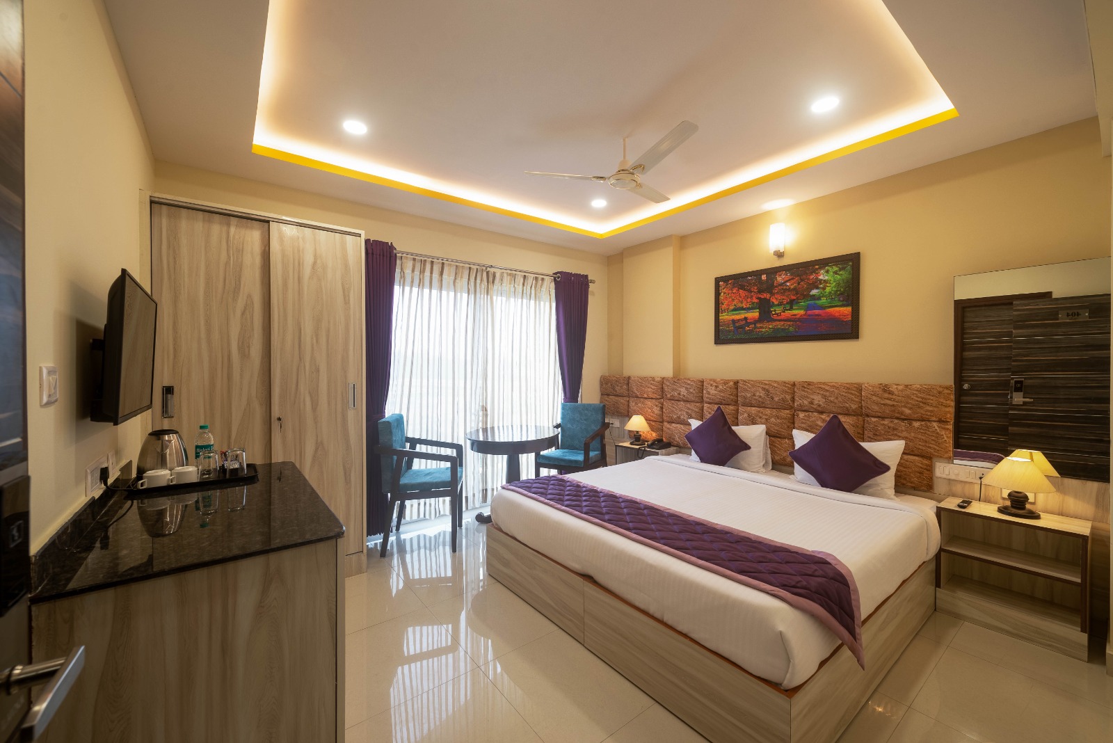 Deluxe Room at Zenith Suites with queen bed and modern amenities