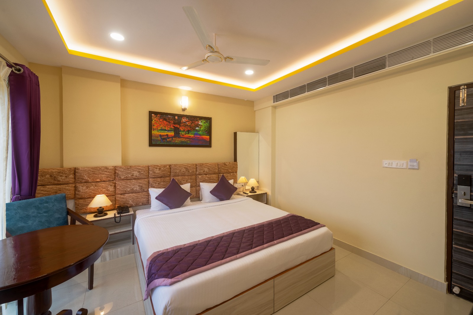 Deluxe Room bathroom at Zenith Suites