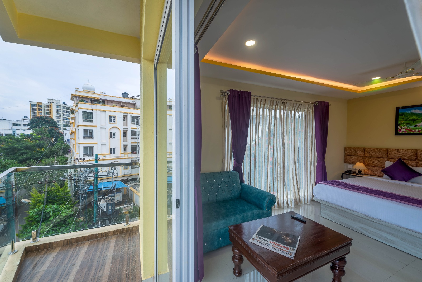 Luxury Room bathroom at Zenith Suites